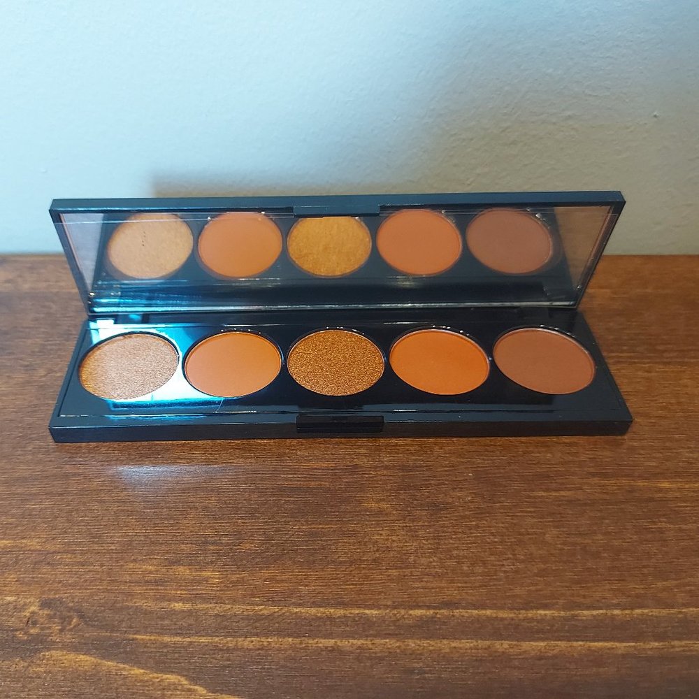 Laritzy Cosmetics Artistry Palette